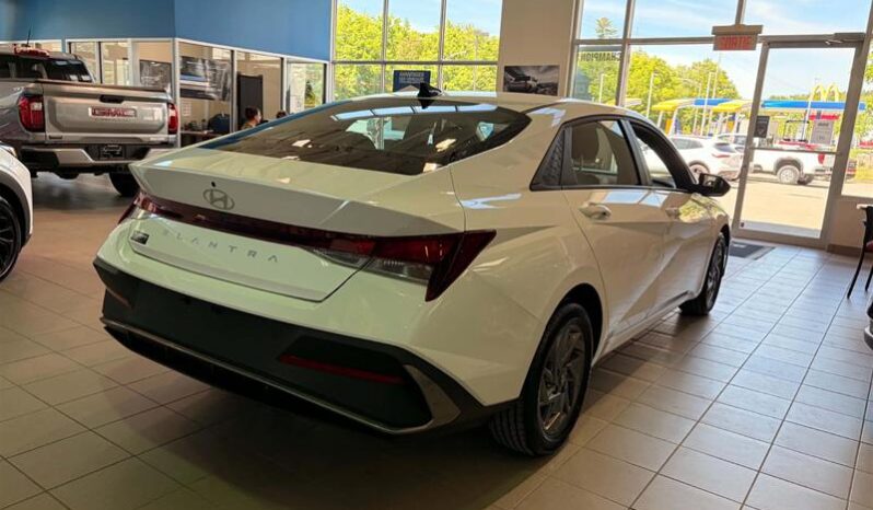 
								2025 Hyundai Elantra Preferred Ivt full									