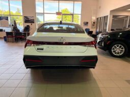 
										2025 Hyundai Elantra Preferred Ivt full									
