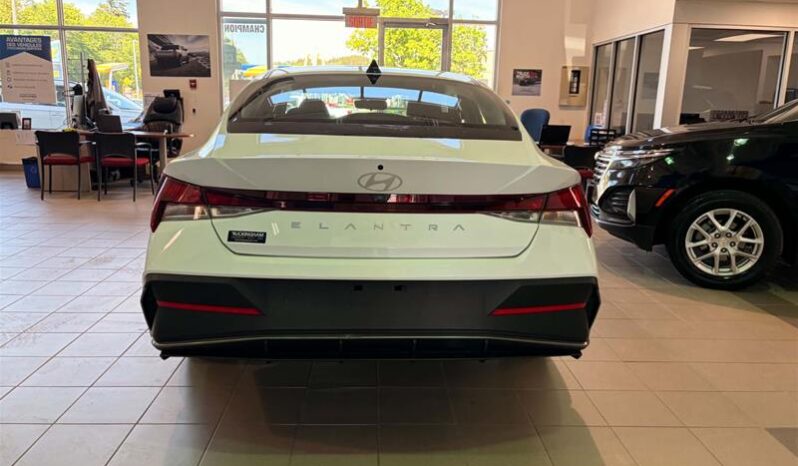 
								2025 Hyundai Elantra Preferred Ivt full									