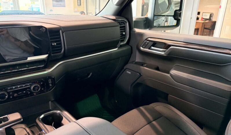 
								2026 Chevrolet Silverado 1500 Crew Cab Standard full									