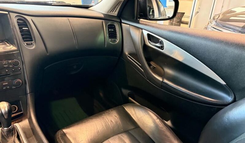 
								2015 Infiniti QX50 Wagon full									