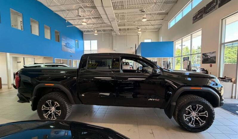 
								2023 GMC Canyon Crew Cab Short Box full									