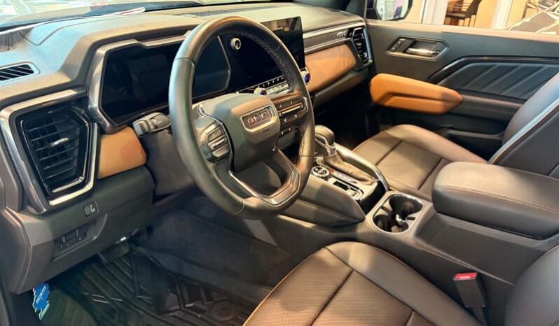 
								2023 GMC Canyon Crew Cab Short Box full									