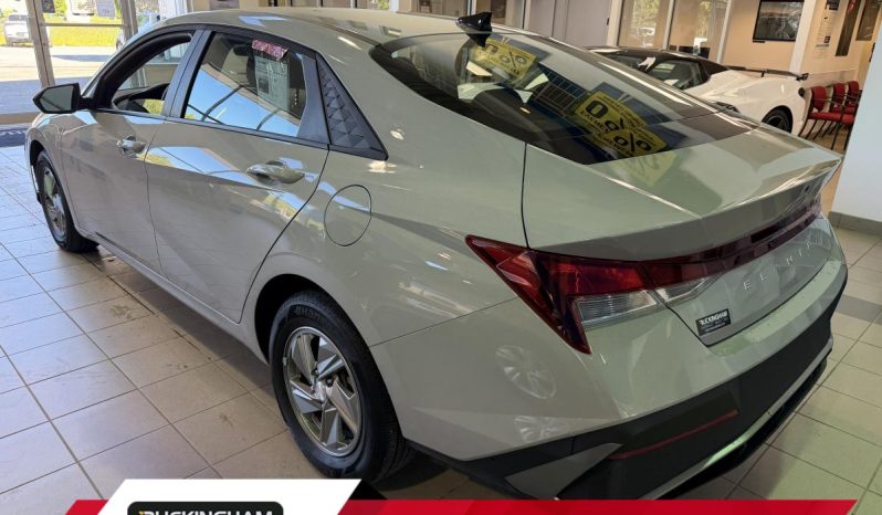 
								2025 Hyundai Elantra Essential Ivt full									